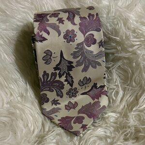 Floral Patterned Tie in Cream and Purple